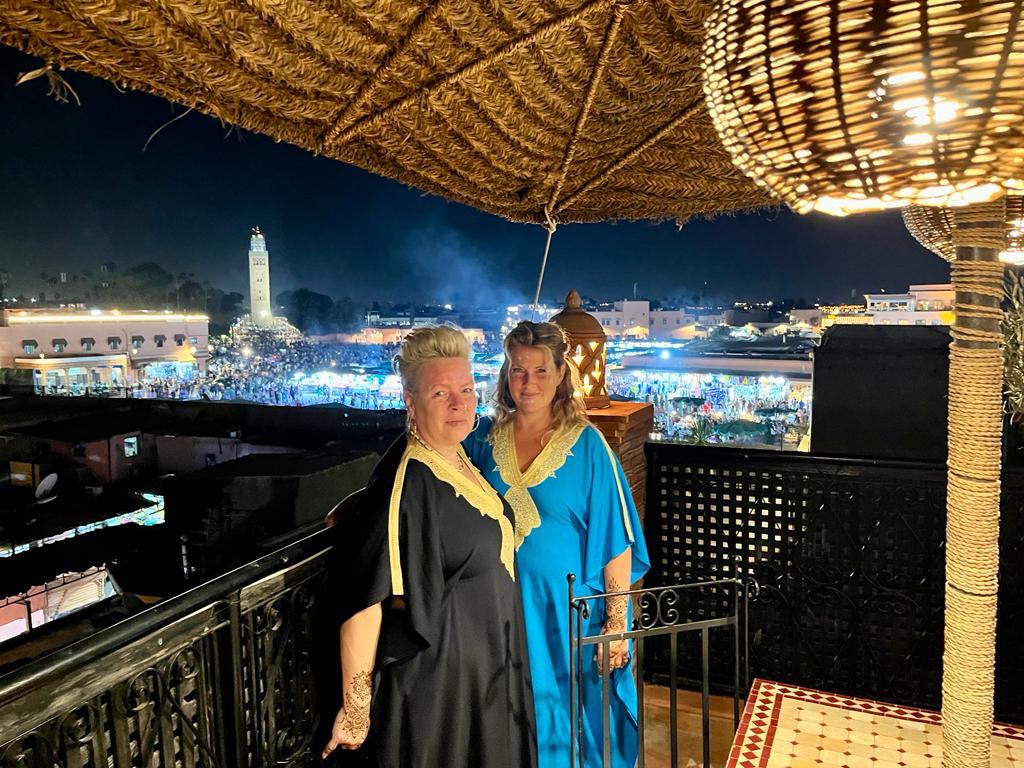 Claudia Hussein und Stefanie Schmidt balkon marakesh
